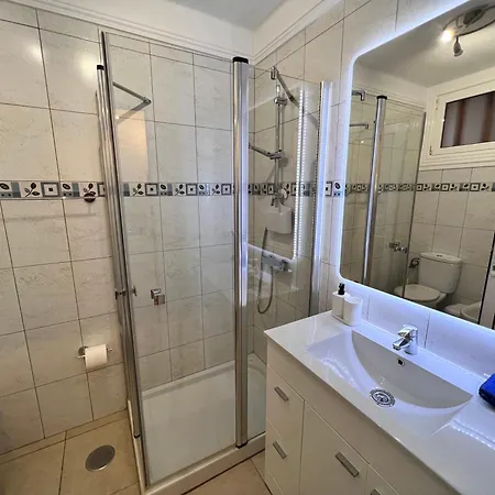 Seaview Modern Studio Апартаменты *